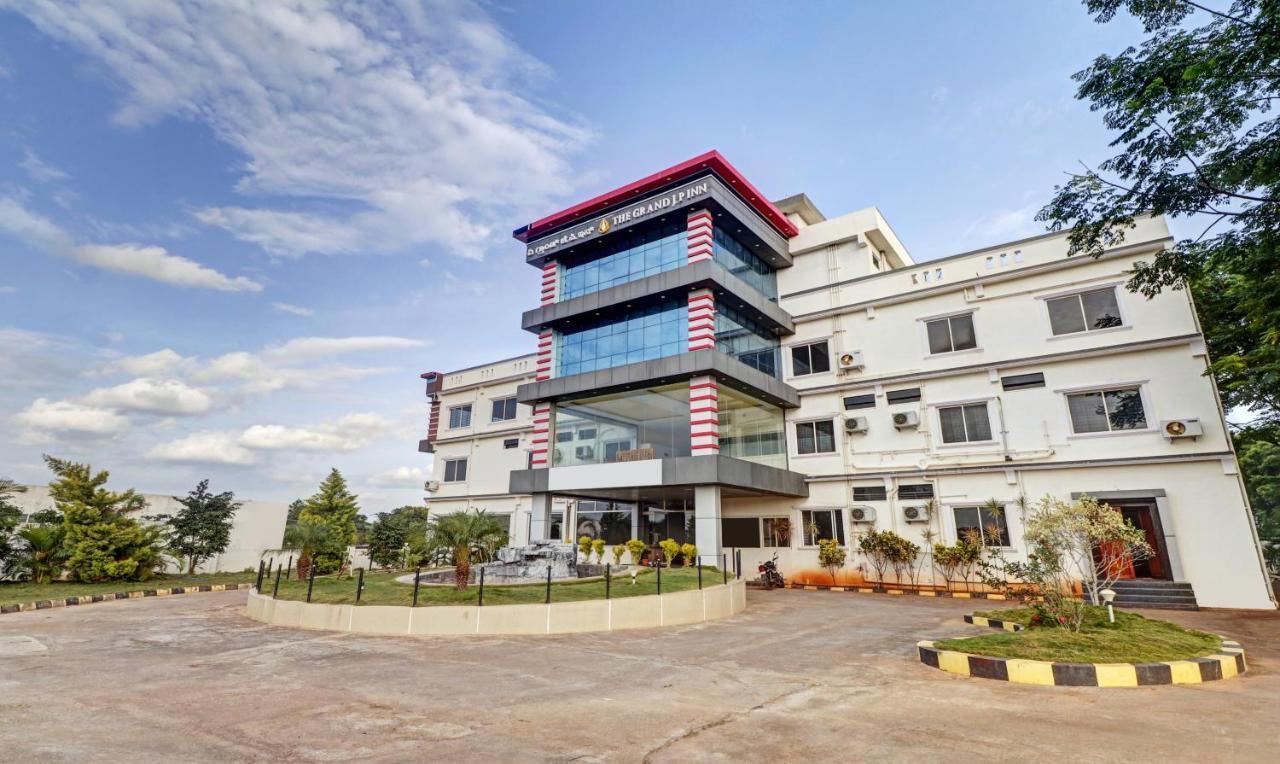 Grand Jp Inn Near 2 Km From Gundlupet Bus Stand Ngoại thất bức ảnh