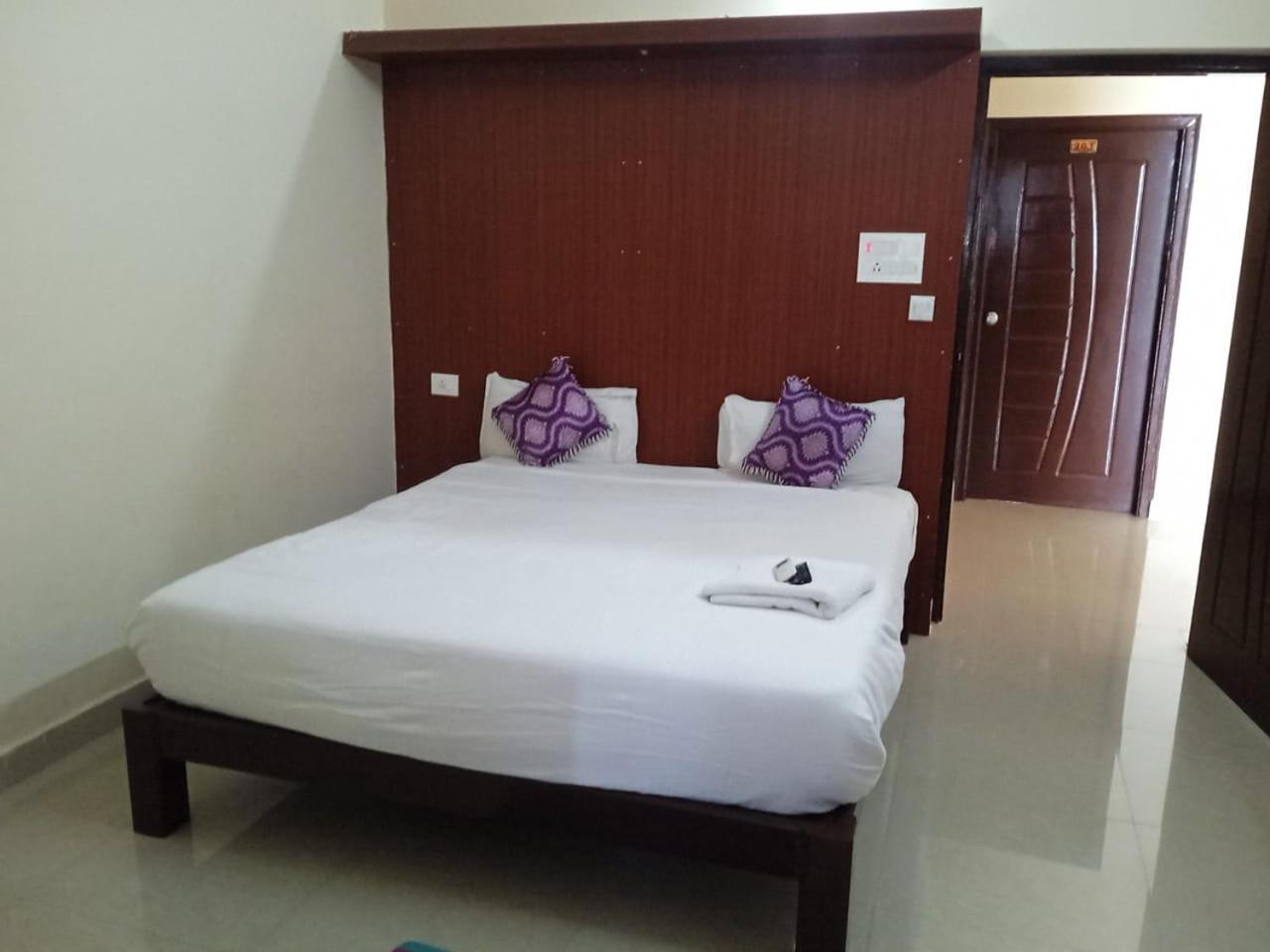 Grand Jp Inn Near 2 Km From Gundlupet Bus Stand Ngoại thất bức ảnh