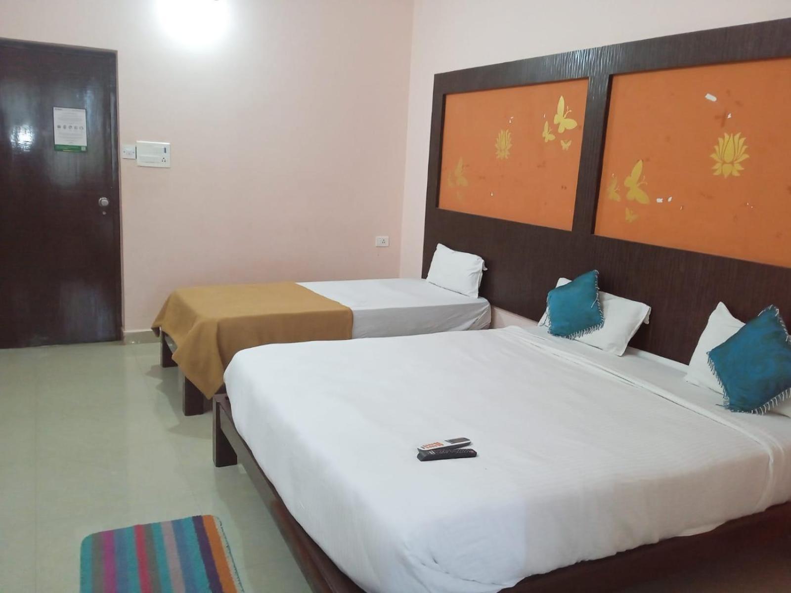 Grand Jp Inn Near 2 Km From Gundlupet Bus Stand Ngoại thất bức ảnh