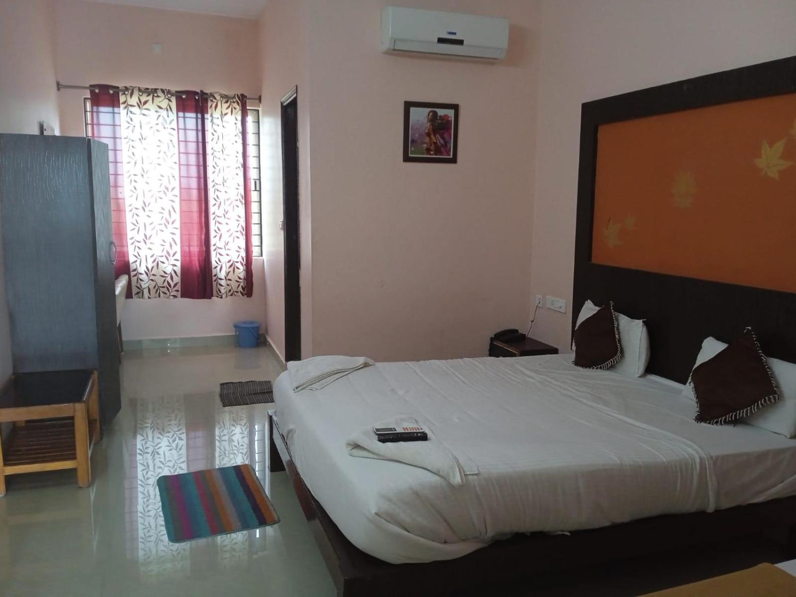 Grand Jp Inn Near 2 Km From Gundlupet Bus Stand Ngoại thất bức ảnh
