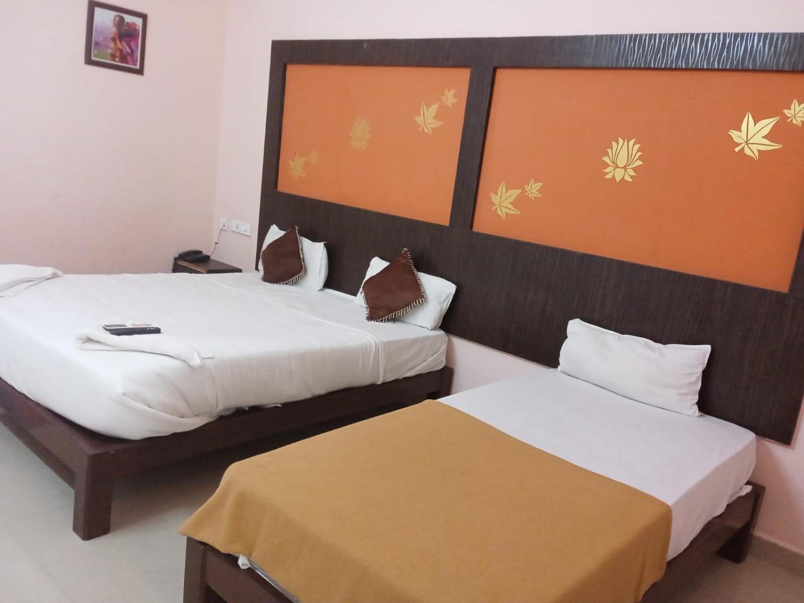 Grand Jp Inn Near 2 Km From Gundlupet Bus Stand Ngoại thất bức ảnh