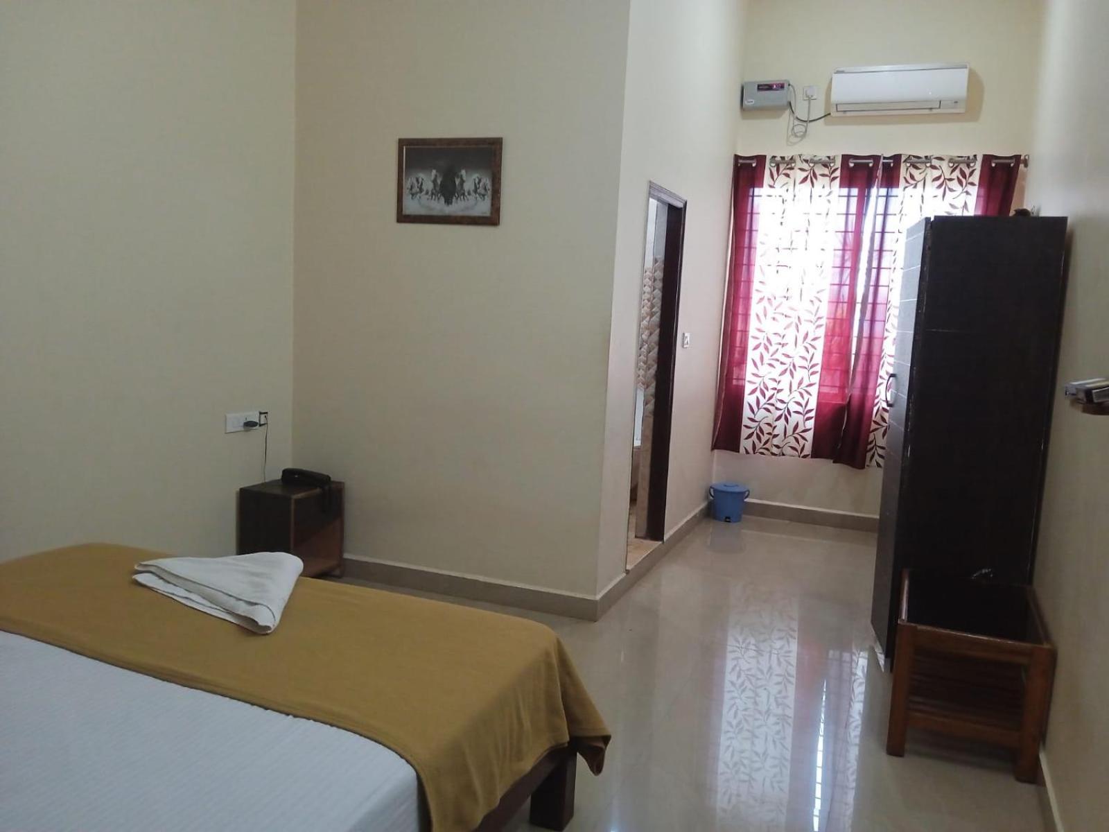 Grand Jp Inn Near 2 Km From Gundlupet Bus Stand Ngoại thất bức ảnh