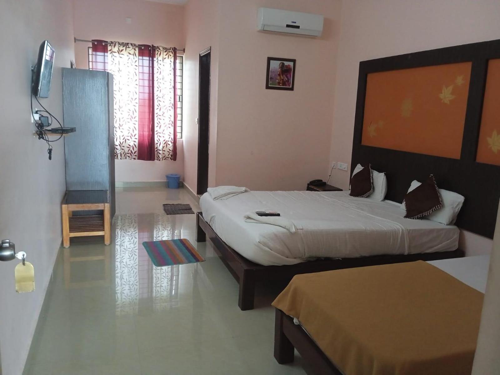 Grand Jp Inn Near 2 Km From Gundlupet Bus Stand Ngoại thất bức ảnh