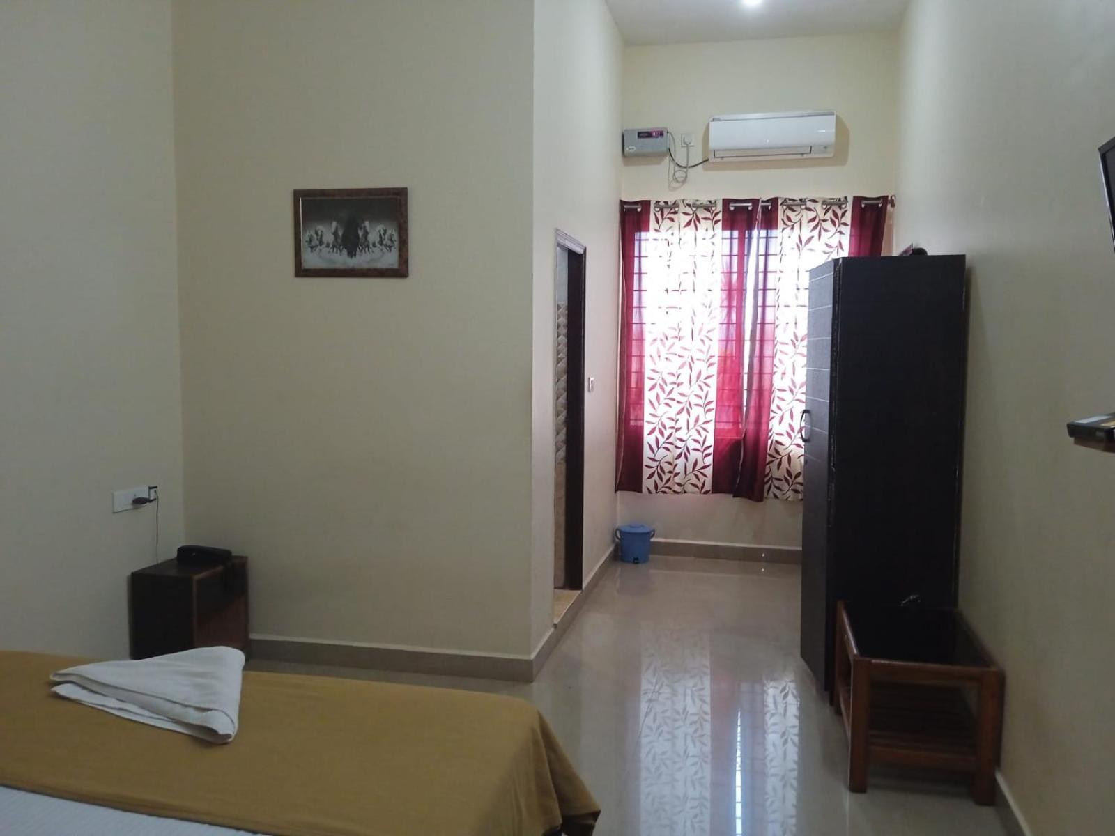 Grand Jp Inn Near 2 Km From Gundlupet Bus Stand Ngoại thất bức ảnh